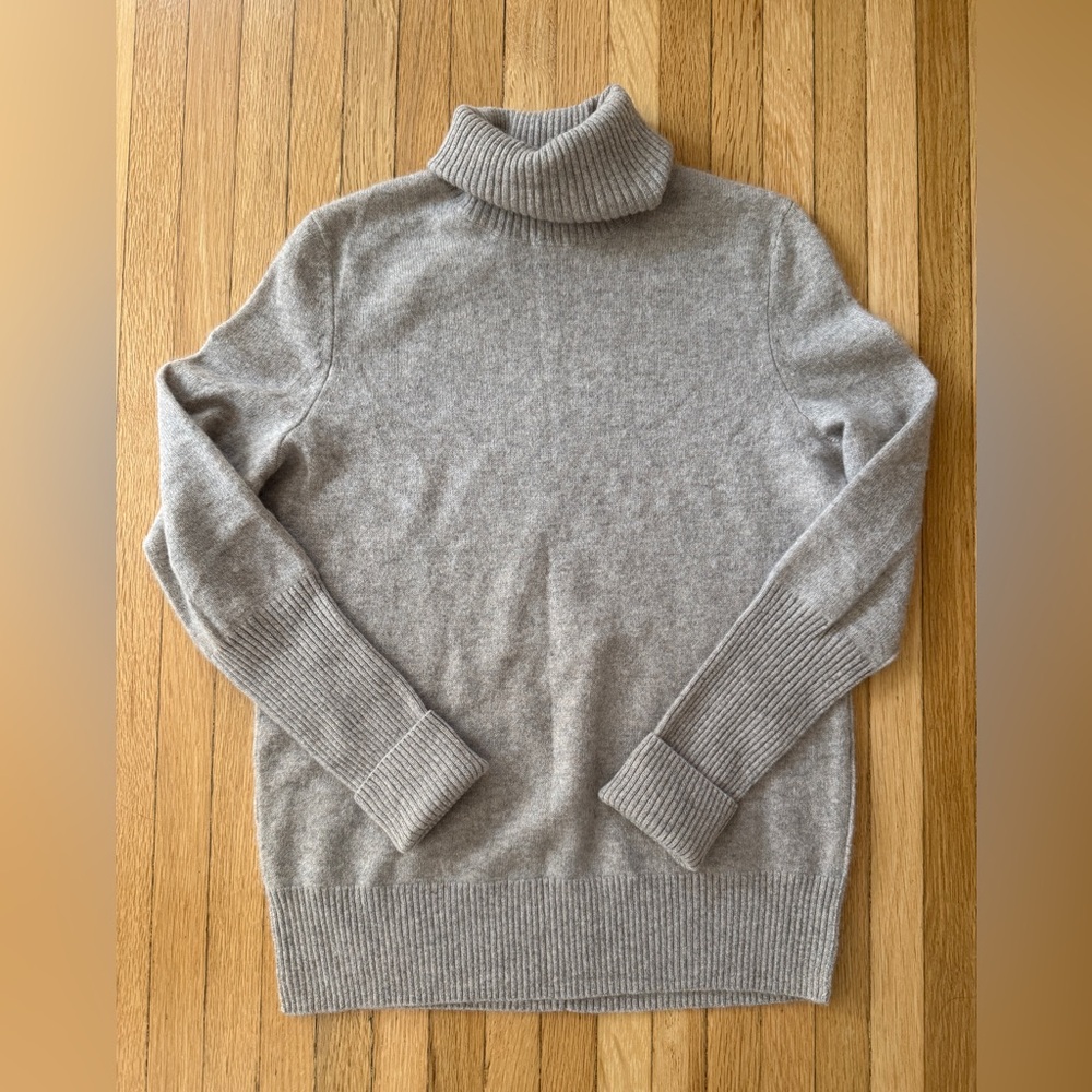 Aqua cashmere sweater size small